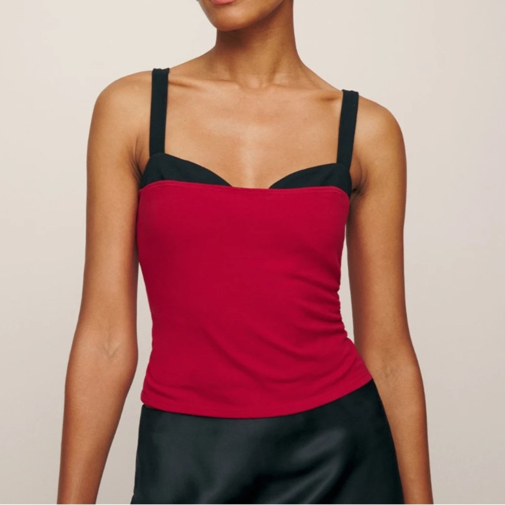 Reformation Harlan top in lipstick! Size small never been worn!